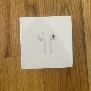 Apple airpods 2( Reselling)