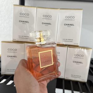 P0 (16) Chanel White and Gold Fragrance