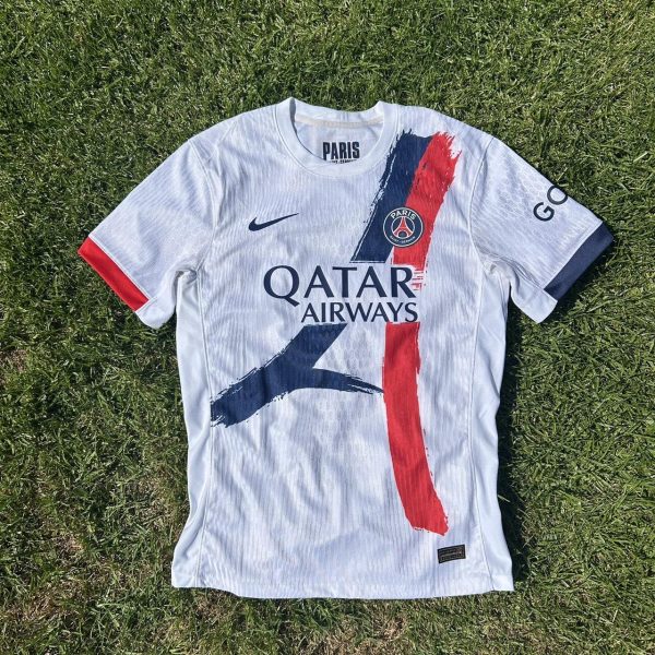 Paris Saint-Germain’s slim fit away jersey
