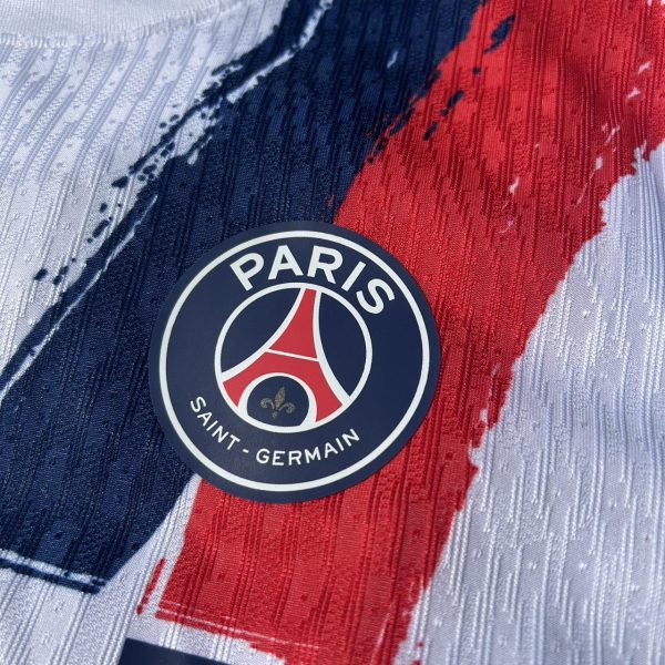 Paris Saint-Germain’s slim fit away jersey