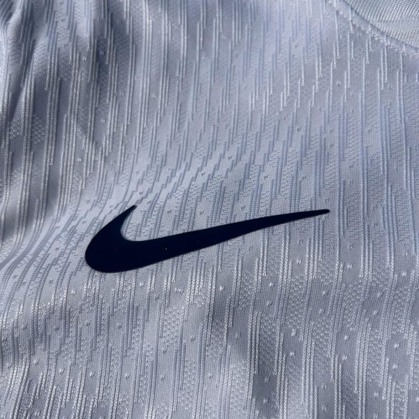 Paris Saint-Germain’s slim fit away jersey