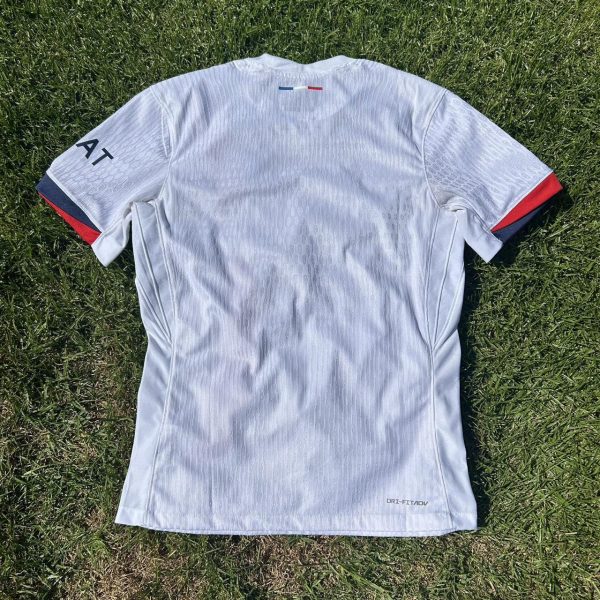 Paris Saint-Germain’s slim fit away jersey